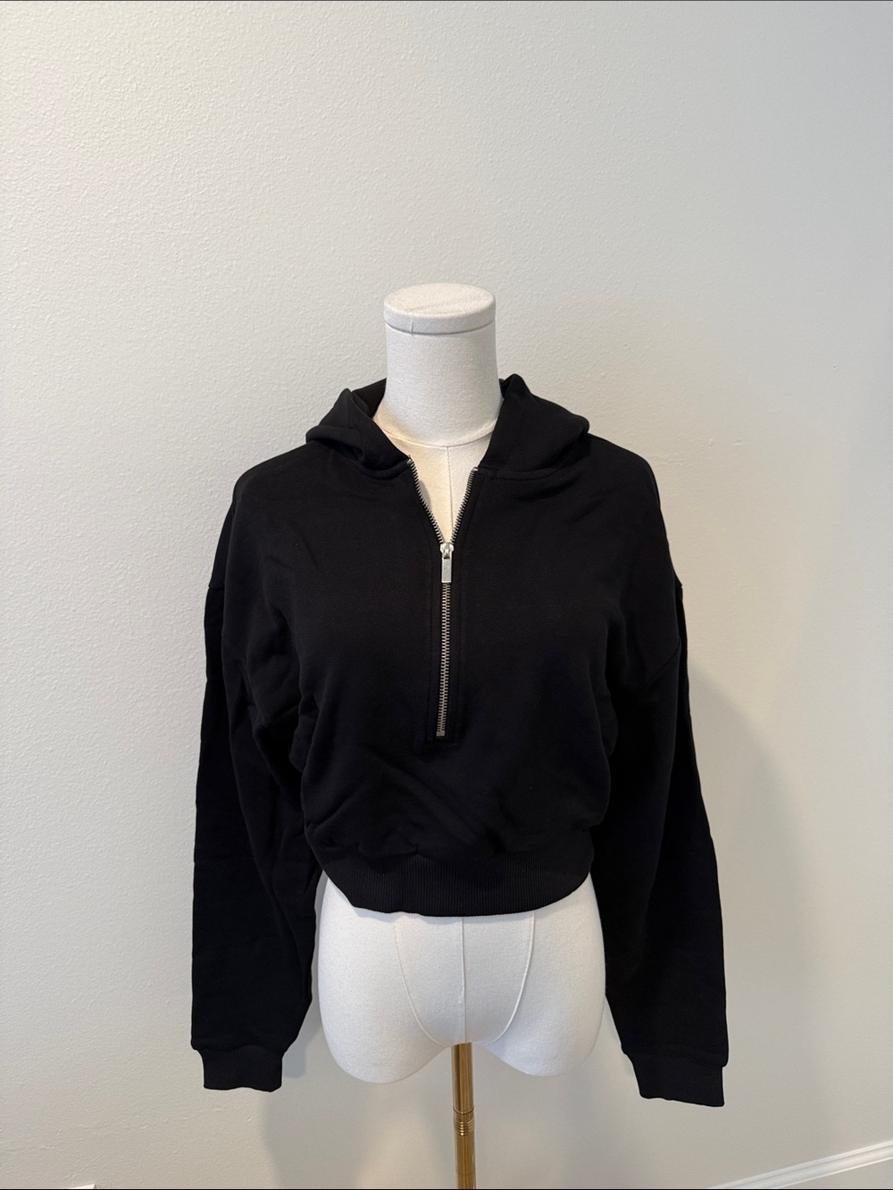 WeWoreWhat NWT Black Half Zip Cropped Hoodie Sweatshirt Size Small